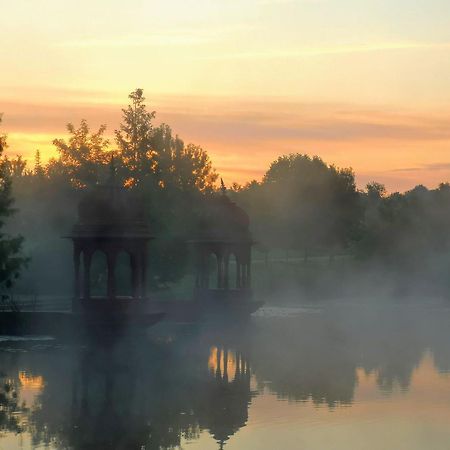 Gurudeva Bhavan Somogyvámos 외부 사진