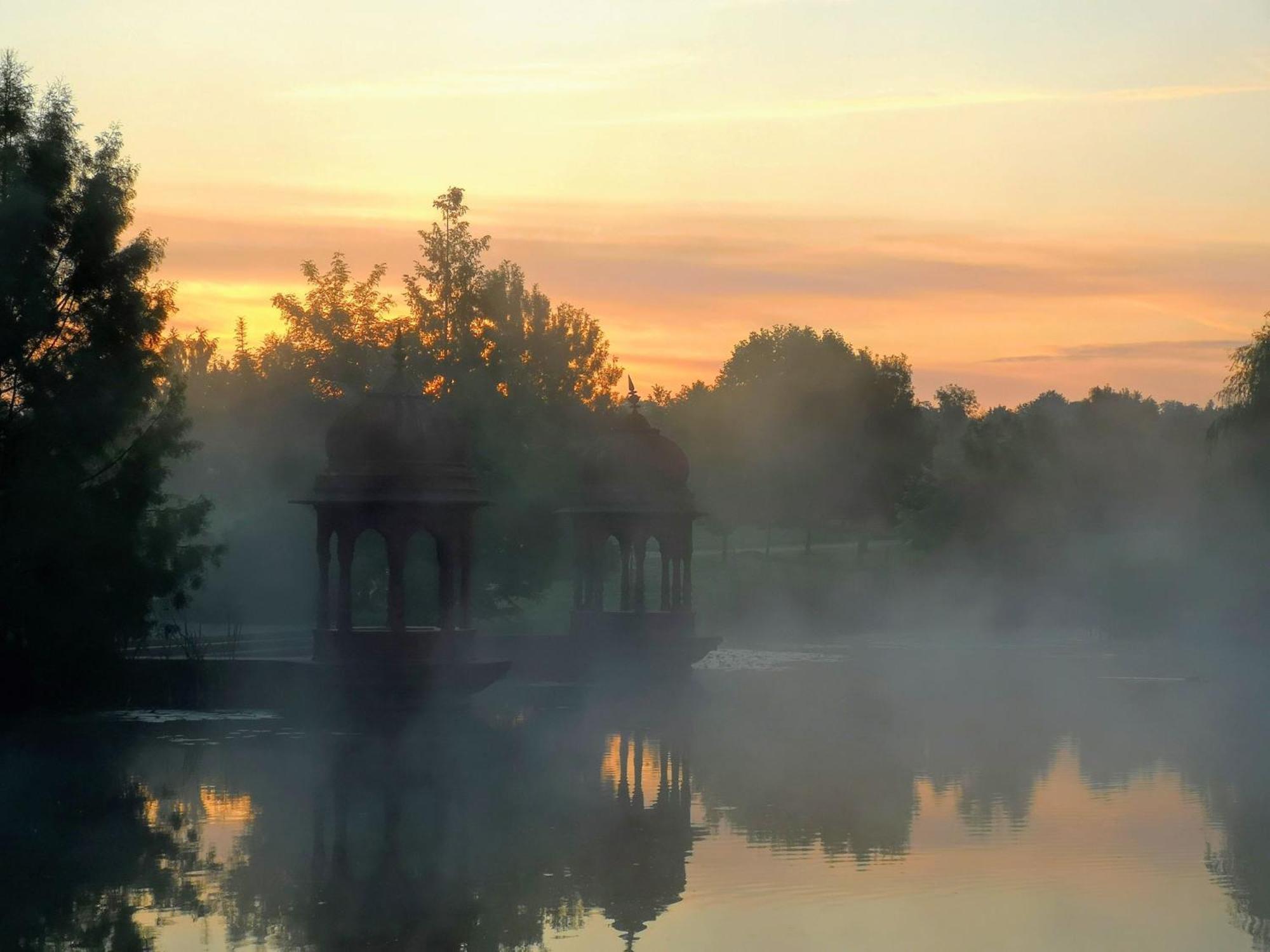Gurudeva Bhavan Somogyvámos 외부 사진