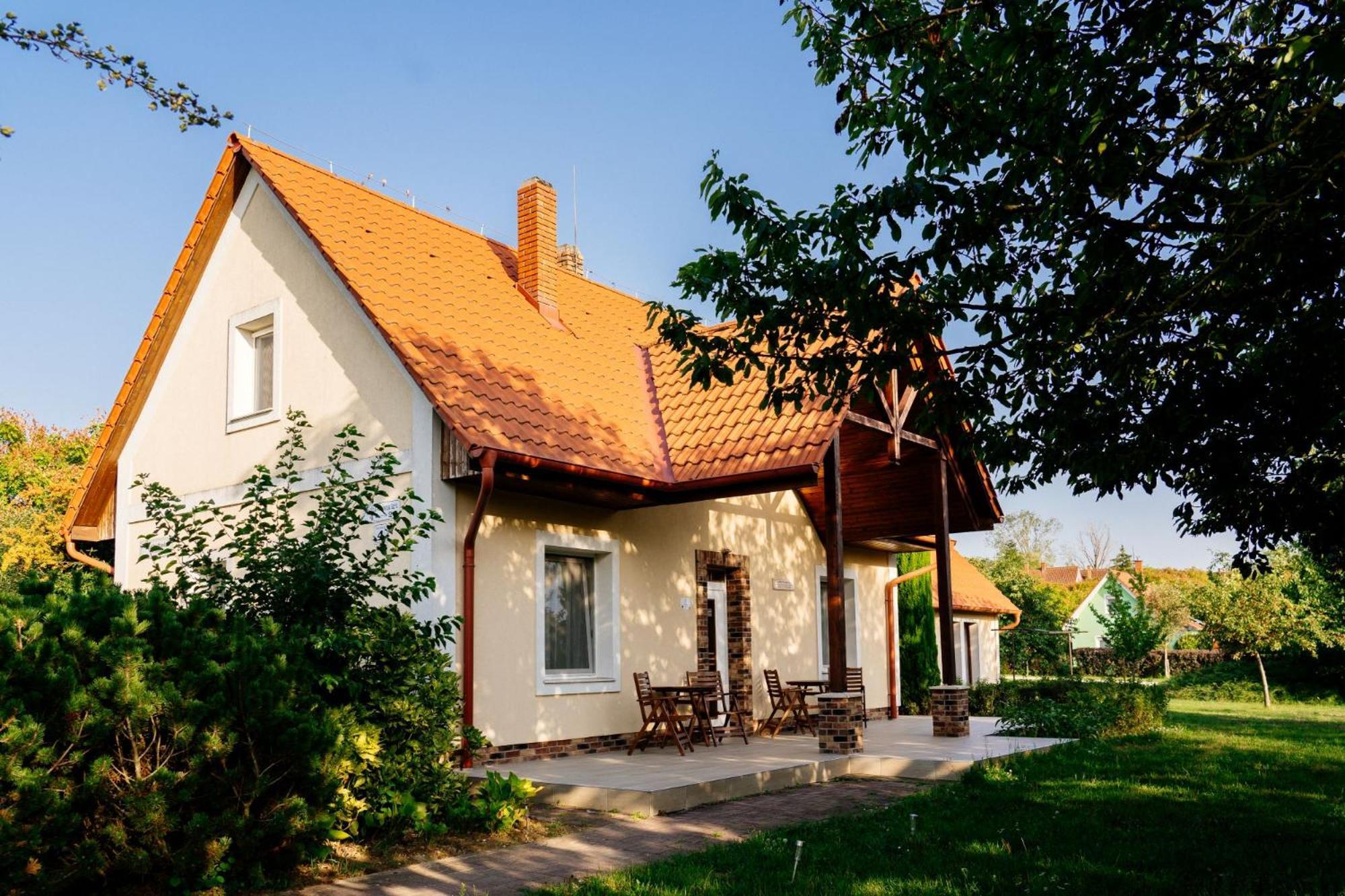 Gurudeva Bhavan Somogyvámos 외부 사진