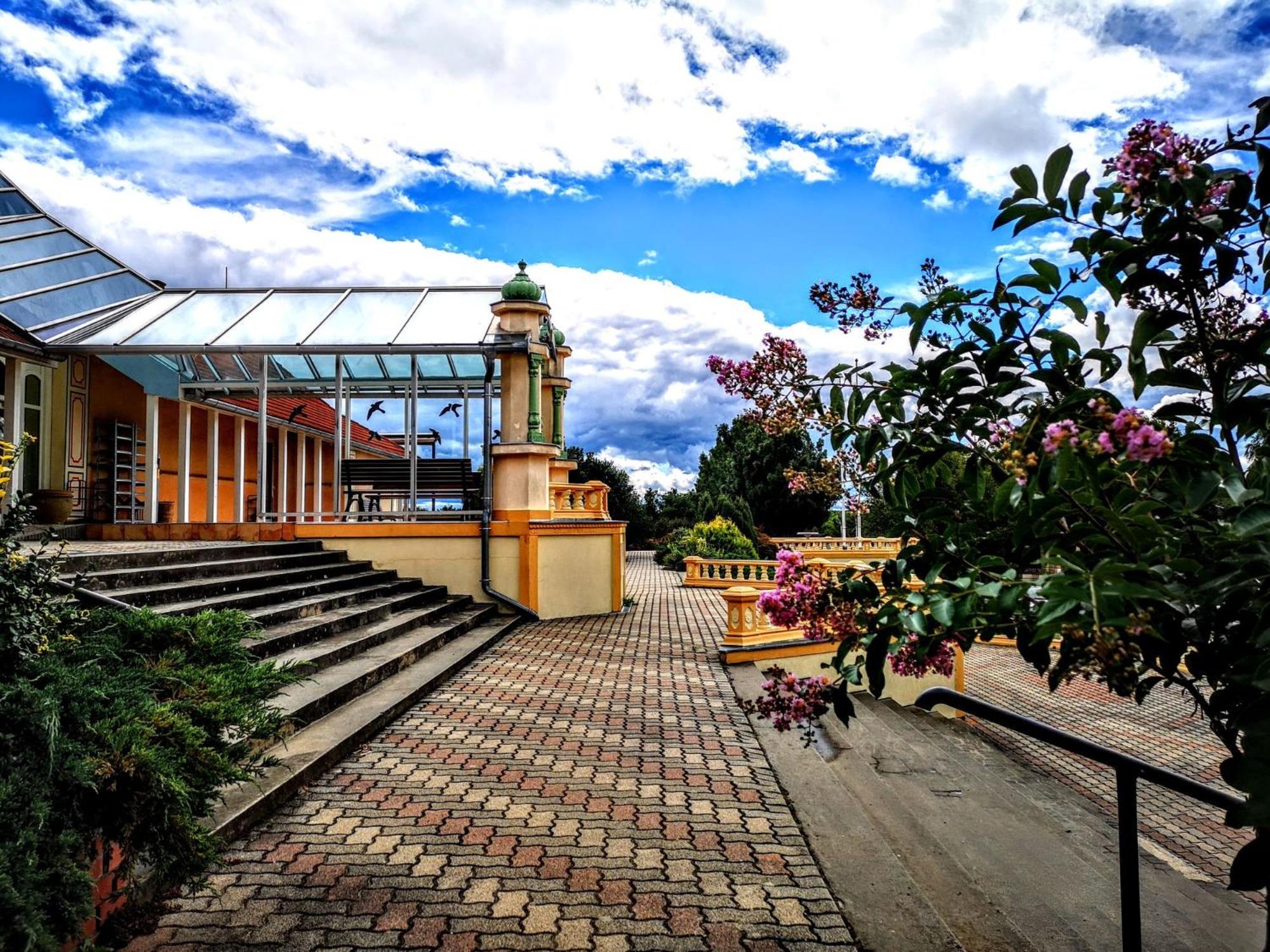 Gurudeva Bhavan Somogyvámos 외부 사진